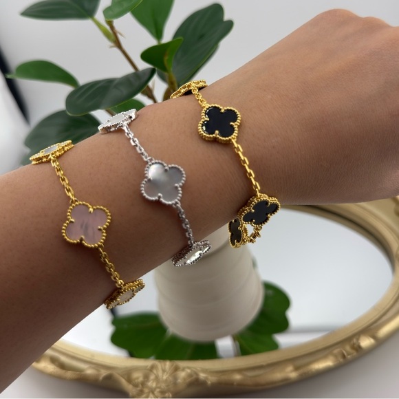 Lucky Alhambra Clover Bracelet – 18K Gold Plated with Logo - Picture 7 of 9